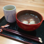 .紹介するならもう冷たいスイーツでしょ？って言う時季ですが... おぜんざい 😂市販の茹で小豆をなべに入れ、同量のお水て溶いて火にかけ、最後に隠し味のお塩の代わりに u0040hoshisan&hellip;のInstagram画像