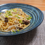 .#ワンパンで きのことおじゃこの和風梅こんぶ茶パスタパスタを別茹ですることなく、1つのフライパンで。レシピはブログにて&darr;https://candysarry2.exblog.jp/291&hellip;のInstagram画像