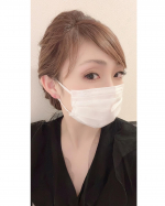 ふんわりとした着け心地で頬にしっかりフィットする形状のJIS適合・3層式サージカルマスク♡花粉、ウイルス飛沫、PM2.5などをカットする高機能フィルターだよッ肌にやさしいやわら&hellip;のInstagram画像