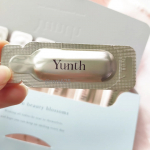 Yunth『生ビタミンC美白美容液』⁡⁡⁡⁡⁡《使用期限30秒》！！⁡⁡⁡⁡⁡⁡⁡千葉由佳さんプロデュースの新スキンケア♡⁡めちゃめちゃ人気で私の周りも結構使っ&hellip;のInstagram画像