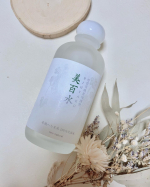 有機へちま水100％のめぐみを肌にたっぷり♪美百水を試してみました。ボトルは瓶タイプなので冷やして使うのによかったです☺️テクスチャはみずみずしいテクスチャで、さっぱりした使い心地&hellip;のInstagram画像