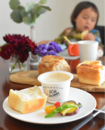𝑡𝑜𝑑𝑎𝑦'𝑠 𝑙𝑢𝑛𝑐ℎ𓌉𓇋⁡⁡𝐺𝑊最終日焼き立てのお米パンとスープで＾＾失敗も多いお米パンですが・・・今日は上手く焼けた〜👏🏻（なのに冷めるの待てずでカット大失敗😂😂）⁡⁡スープは&hellip;のInstagram画像