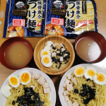 【お料理デビュー】何でも興味津々の1歳11ヶ月の息子と一緒に、なべやき屋キンレイ様のつけ麺作ってみました✨.私が麺をレンジにセットして、息子がスタートボタンをピッ！嬉しそうでした🥰我が&hellip;のInstagram画像