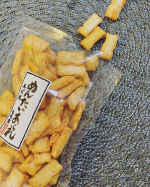 pure_beautyspaceお酒のおつまみにも合うこちらの商品を試してみました🍘✼&bull;&bull;┈┈┈┈┈┈┈┈┈┈┈┈┈┈┈┈&bull;&bull;✼　　　　　　　もち吉　　　　めんたいあられ　えび味✼&bull;&bull;&hellip;のInstagram画像