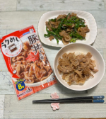 正田醤油さんの冷凍ストック名人豚丼の素で、豚丼と豚肉とピーマンの炒めものを作ってみました。先月末に豚こま切れ肉300gを便利な下味ソース袋に入れて揉み込み冷凍庫に保存。今日は冷凍のままフライパ&hellip;のInstagram画像