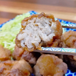 豚小間切れ肉と玉露園の梅こんぶ茶で豚唐揚げ。調味料は梅こんぶ茶とお酒のみで超カンタン、だけどこんぶのうま味と梅の酸味でお味しっかりご飯がすすむ！やっぱり梅こんぶ茶は優秀だなぁ&hellip;そのまま飲むのも定番&hellip;のInstagram画像