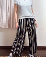 お洒落さと着やすさを兼ね備えたワイドパンツ👖✨ブラック✕ホワイトのストライプのデザインが、落ち着いた印象の中にもカジュアルさを感じられて🎵色味も大好き😍コーデに自信のない私でも、ちょっと綺&hellip;のInstagram画像