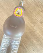 そういえばこの間届いた ましろシールましろの水飲みボトルにペタリ☺️このリッチェルさんのを持ってる人多いのでこれだと分かりそうでいいです🙆&zwj;♀️パパこれみてうちの子かわいいねぇ&hellip;のInstagram画像