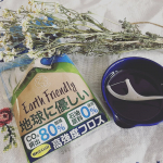 maru_biora少しベージュががったグレーのようなフロスピックで、ナチュラル感が素敵シンプルな形も可愛らしいです歯間ピックの部分は適度な柔らかさがあり、ざらざらがついているので、歯の間&hellip;のInstagram画像