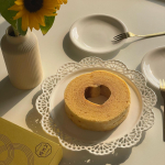 @hattendo_official 【八天堂】かわいすぎるハート型のバームクーヘンが八天堂から届いたよ🫣💗八天堂といえばクリームパンだけど新商品のこのバームクーヘン！&hellip;のInstagram画像