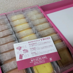 コロンパンのメルヴェイユトロワをいただきました。ストロベリー、レモン、スイートの3つのお味。サクッとしたラングドシャに、クリームがいい感じ。紅茶やコーヒーに合わせて、楽しみました。&hellip;のInstagram画像