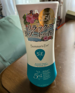 まずボトルが可愛い女性向けですね♪男も効果あるのか？と使用してみましたがどうなんだろ？かゆみとかは無いから違いがわからないけど&hellip;最近、この手の商品増えましたよねー♪&hellip;のInstagram画像