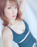 .「即効性のあるEMS」としてメディアにも数々取り上げられています！✨୧꒰*&acute;꒳`*꒱૭✨タレントのヒロミさんプロデュース第３弾！薄い♪軽い♪家事の時間やテレビを見&hellip;のInstagram画像