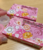 正直カラコンレポ！フラワーアイズR クレマチスモカ♡最近は小さめでナチュラルなものばかり使っていたので中でもナチュラルそうなクレマチスモカを選んだよ！やっぱりレンズだけ見て大きいなぁ〜&hellip;のInstagram画像