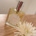 ・・リビドーイノセントオレンジ🧡上品でピュアな香りのベッド用香水。。ずっと香水はやめていて久々につけ？香り。ちょっとおとなしめにヘアオイルに混ぜて髪の毛に&hellip;のInstagram画像