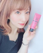 .オトナの肌悩みをカバーする美容液ファンデーション。１本５役の進化系BBクリーム&hearts;️✓美容液✓日焼け止め✓化粧下地✓ファンデーション✓コンシーラお試ししてみ&hellip;のInstagram画像