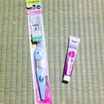 アイオニックビューティジェル使ってみることにした。キスユー極細コンパクト本体と共に。イオン歯ブラシはフッ素の歯への浸透を促進する効果があるとのこと。しかもジェル(歯磨き粉)の方は研磨剤・発泡剤不使&hellip;のInstagram画像