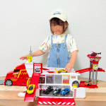 𓂃 .⋆車が大好きな末っ子 ̖́-もう届いた瞬間から大喜びで早く〜て急いで組み立てさせられたよᯅ̈#トイザらス でしか買えないオリジナルブランド#スピードシティ って知って&hellip;のInstagram画像