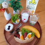 🍌🥛🥪朝ごパン🥪🥛🍌おはようございます🌿今日も爽やかな朝を迎えております🌿早朝の涼しいうちに、お庭の草引きや花の手入れをしました☘❁がんばったね自分😆ご褒美に、自ら作っ&hellip;のInstagram画像