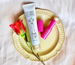 お試しさせていただきました💟ミックコスモの首ケアクリーム＆ゴルゴ線ケアスティックです！もうまさにミックコスモ～なパッケージ！ネック・デコルテ特化型スキンケアだからキリンさんなんですよね&hellip;のInstagram画像