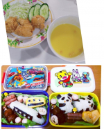 今晩は唐揚げとサラダにしました😆🍴カリカリのからあげなすきなんですが、今日は大成功🎵🎵数年前に作った子供達のお弁当が懐かしくて載せてみました😆💝💝今度はデコケーキでものせてみようかな🌸&hellip;のInstagram画像