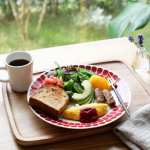 子どもの通学時間帯、どうかどうか雨が降りませんようにと思いながら朝食をとっています。#野菜をMOTTO #野菜をもっと #ベジMOTTOスープ #モンマルシェ #スープ #monipla #m&hellip;のInstagram画像