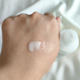 「スーッと肌になじむ！」の画像