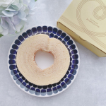 🎼.&bull;*&uml;*&bull;.&cedil;&cedil;🎶ハート型♡のフォルムがとっても可愛い、ふんわり優しいカスタード味の『八天堂 バームクーヘン』🎼.&bull;*&uml;*&bull;.&cedil;&cedil;🎶木の年輪のように何層に重なったバームクーヘンは、柔らかく&hellip;のInstagram画像