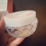 ...しあわせ想いオールインワンジェル《美容液ジェル》..手に取った感じは硬めのジェルだけど、肌に乗せると結構伸びがイイです🌟.塗った後は手に張り付くくらい&hellip;のInstagram画像