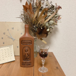 ♡*こどもの寝かしつけが完了して&hellip;。やっと私の時間&hellip;しかも金曜日だー！！ということで、ピロスマニ（陶器ボトル）をお試しさせていただきました❤︎ワイン発祥の国ジョージア産の赤ワイ&hellip;のInstagram画像