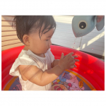 ♡クジラさんシャワー🚿🐳お水を掴もうとしたり、そのまま口に水入れようとしたり🙈笑めちゃくちゃ喜ぶから何回もシャワーしてあげた🥰🫧子供ってじょうろとか好きだよね🐳私も&hellip;のInstagram画像