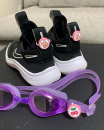 株式会社KAWAGUCHI様よりプチッとネーム頂きました✨早速、娘の幼稚園の靴とスイミングのゴーグルに🍒黒い靴は名前を書くところがなく困っていたところ目印にもなり✨&hellip;のInstagram画像