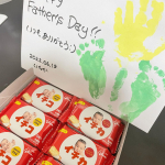 𝙷𝚊𝚙𝚙𝚢 𝚏𝚊𝚝𝚑𝚎𝚛&rsquo;𝚜 𝚍𝚊𝚢👨🏻(今更感だけど)初めての父の日！🥰娘でビスコを！！（🍪&bull;᎑&bull;🍪）旦那は「かわい🥺みんなに配りたい！」って喜んでくれたけんよかった！🥰&hellip;のInstagram画像