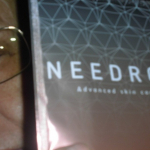 akira338788目元パックとして、洗顔、化粧水などでお肌を整え、お手入れ後、二人で使いました。湿気に弱いとのことなので、乾いた手で、固いプレートからシートを剥がして空気が入らないように丁寧に&hellip;のInstagram画像