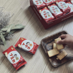 みんな大好きビスコ！🤤..ビスコっておいしいよね𓈒 𓏸 𓐍昔からよく食べてたけど全く飽きない懐かしい味 𖤣𖥧𖥣𖡡𖥧𖤣..今回は父の日のギフトとして娘たちの顔を入れて&hellip;のInstagram画像