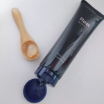 「モイストゲルクレンジング」..こんにゃくスクラブ入りのW洗顔のいらない美容液クレンジングです。.モイストゲルクレンジングは42種類もの美容成分が高配合されています。さらに、リ&hellip;のInstagram画像