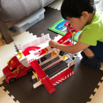 トイザらス u0040toysrus_jp 様の♡スピードシティ ファイヤーコマンド プレイセット♡⁡5歳＆3歳の兄弟が大喜びで遊んでいるオモチャです‼️⁡『スピードシティ』とは？&rArr; 車&hellip;のInstagram画像