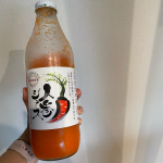 ㅤ原材料もシンプルなジュース🥕最近ジュースを要求してくる娘にも安心して飲ませれる人参ジュース。すりおろしの人参とりんごがドロドロと入っており、飲みごたえがあるジュースです！&hellip;のInstagram画像