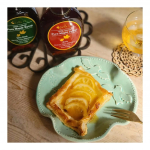 .↫↬↫↬↫↬↫大好きメープルシロップ✨ロイヤルユキのメープルシロップ、ニ種類食べ比べです😊..赤いのがダーク緑の方が、ベリーダーク..スプーンでそのまま食べ比&hellip;のInstagram画像