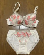 可愛いくて、着やすく、程よくスタイルアップします。#ニッセン　 #ニッセンインナー  #ブラジャーショーツセット#nissen_fan  #monipla商品番号：BKR0317F&hellip;のInstagram画像