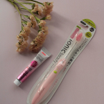 ‥220709‥ガムもミントのガッツリ効いたBLACKタイプが好きなのでフルーツのような味の泡立たない薬用ハミガキジェルに慣れない、、、。けど、ビューティジェルがいいのか、イオン歯ブラシがいい&hellip;のInstagram画像