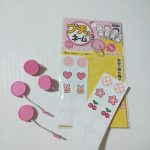 ＼名前が書きにくい、名前を目立たせたくない物への名前つけに／★プチッとネーム★便利ななまえつけ＆目印つけグッズです😊選んで貼れる耐水性シールを本体に貼り、目印をつけたい者にカチッと取りつけ&hellip;のInstagram画像