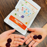 幼児期の食べるチカラを育てる！こども食育グミ.「こども食育グミ」は、３歳のお子様からお召し上がりいただけるよう、栄養バランス、安全性、美味しさ、食べやすさ、続けやすさなどを追求して開発された栄養&hellip;のInstagram画像