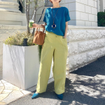 DEAN&DELUCAのキウイジュース🥝通年、いやせめて夏中販売してくれたらいいのになぁ。今月はスタバの桃🍑に移行します😌この日のコーデはキウイコーデ。トップスのスカイブルー🥏と&hellip;のInstagram画像