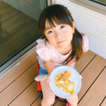 ✎𓂃  @nina__mama_ ⁡⁡じゃーんｯお外でおやつ𓏸𓐍◌⁡久々で楽しみにしてたクッキングがまたもやコロナで中止ˊᴥˋ落ち込んでたからおうちでクレープ作り⋈&hellip;のInstagram画像