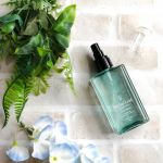 ハーバルリーフ オーガニックシャンプーシリーズのオーガニックヘアオイル。こちらは、夏の季節にぴったりの爽やかな香り「クリアサボンの香り」です。◆ 商品説明 ◆・ビタミンC誘導体によ&hellip;のInstagram画像