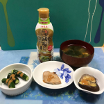 マルサンアイの「だし香る　減塩25%あわせ」が届きました国内の米みそやかつお節エキス、かつお節粉、本みりん入りなどが入っていますお味噌汁はお椀に液みそと素材を入れてお湯を注げばお味噌汁&hellip;のInstagram画像