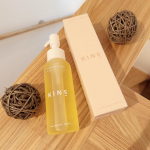 ・・うる落ち新感覚KINS CLEANSING OIL落として守るクレンジング！美肌菌発想なので菌が多いとパックされた状態になるそう。オイルなのにサラッとしてい&hellip;のInstagram画像