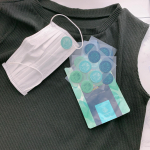 .暑すぎる〰️🌞🕶️服装はノースリーブで涼しくマスクにはアロマdeマスクで爽やかに🌿♪。.:＊見た目も爽やかな色でシールだから簡単にマスクに貼れてミントのスーッと感が暑くてジメジメし&hellip;のInstagram画像