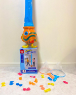 🐟@toysrus_jp さんの『ふわふわおさかなキャッチ』今回は陽気な👨🏻と最近思春期かなって感じる👧🏻の対決を動画でお送りします💁🏻&zwj;♀️おうちに思春期がい&hellip;のInstagram画像